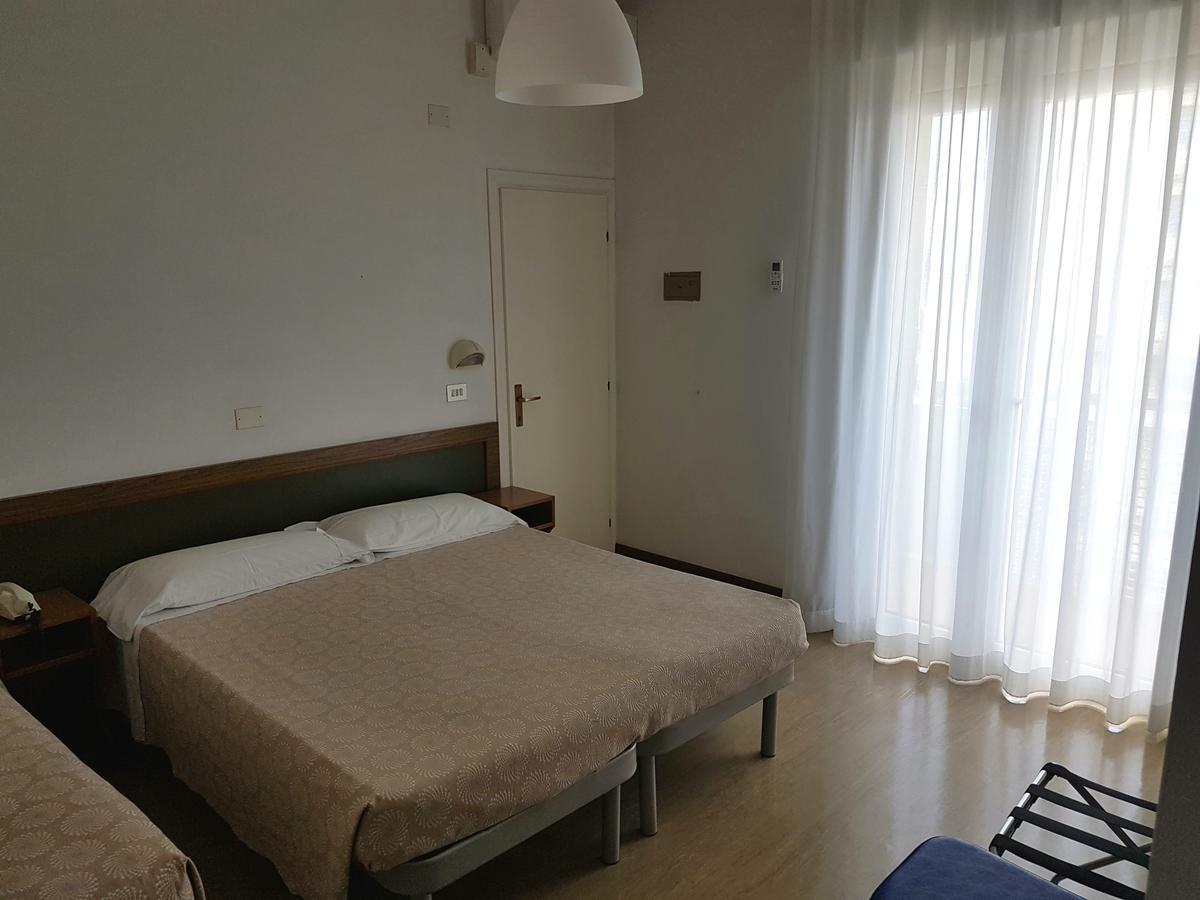 Hotel Residence Adriana Cesenatico Exterior photo